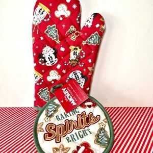 Christmas Mickey & Friends Disney Oven Mitt & Pot Holder Holiday Mugs Baking